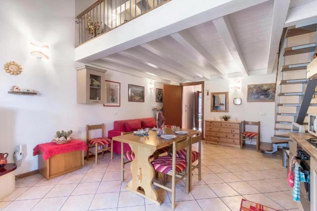 Casa Vacanze Rosalba Ferrara di Monte Baldo Экстерьер фото